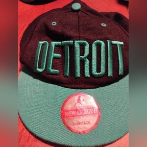 Sporty Detroit Snapback Hat       (0994)
